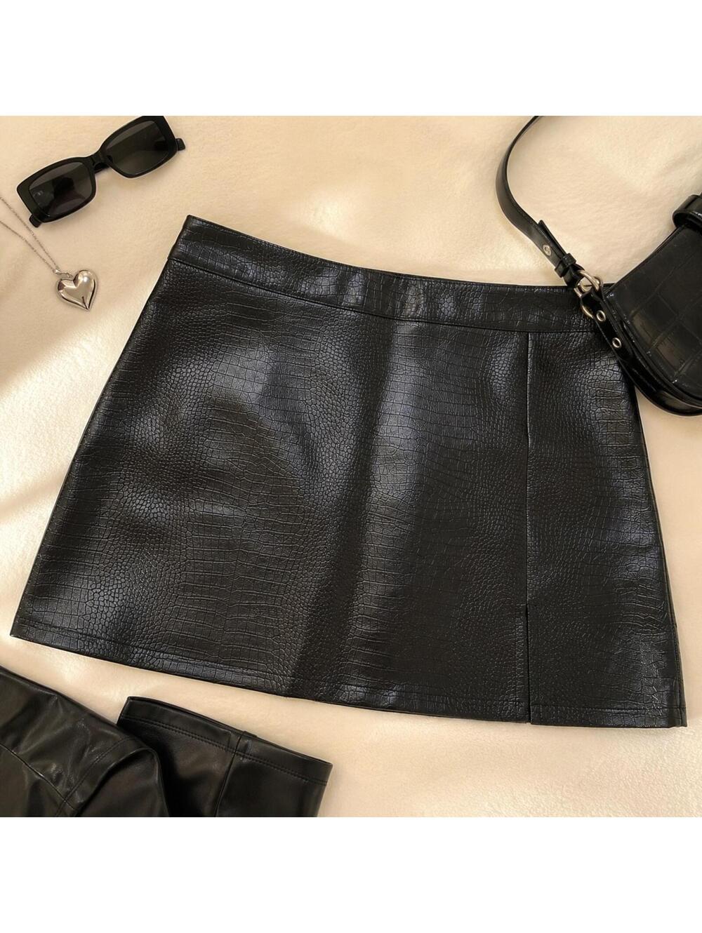 Steve Madden Black Croc Embossed Faux Leather Mini Skirt Size 4 Y2K